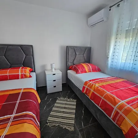 Deluxe House Aqua Apartman