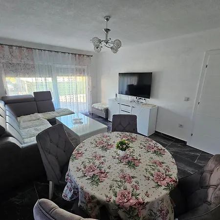 Deluxe House Aqua Apartman Otoka