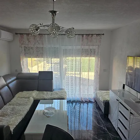 Deluxe House Aqua Apartman